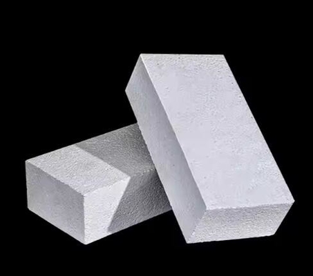 Alüminyum kabarcık yanıcı tuğla 1800C Alüminyum keramik fırın için boş top yalıtım tuğla