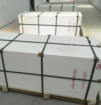 Yüksek Sıcaklık Kullanım Direnci % 95 Al2O3 Elektrik Yay Fırınları İçin Ateşli Beyaz Korundum Tuğla