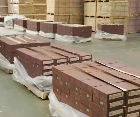 Yüksek Saflık 98% MgO Magnesit Ateşten Güçlü Tuğlalar Ölü Yakılmış Magnesia Tuğlaları Çimento Çıkartmaları İçin
