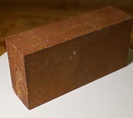 Yüksek Sıcaklık Refrakter Manyezit Tuğla Mükemmel Cüruf Direnci Çelik Fırın Astarları İçin Sinterlenmiş Manyezit Tuğlalar