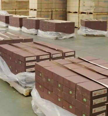 Rongsheng Yüksek Sıcaklıklı Magnezyum Tuğlaları 92 95 MGO Magnezit Tuğlaları Isı Depolama Kapalı Magnezyum Tuğlaları 230x114x65mm